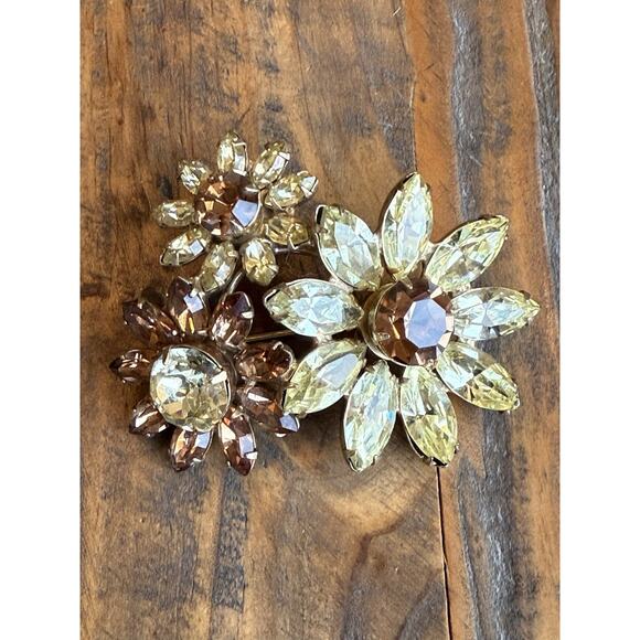 Vintage REGENCY Unmarked Bold Jonquil Topaz Cluster Rhinestone Flower Brooch - Picture 6 of 14